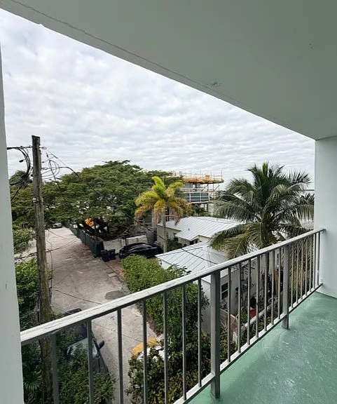 Island Apartments — Photo 4
