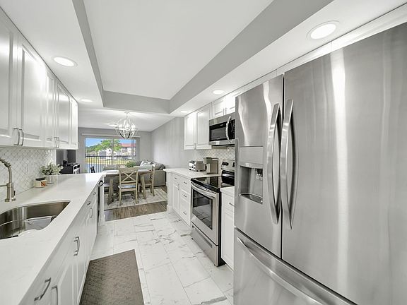 4th image of 13800 SW 14th Street #306 C