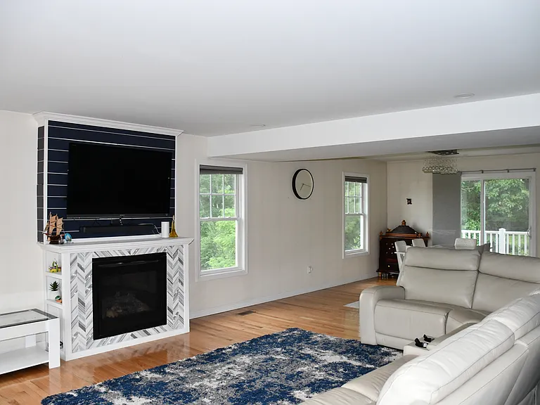 19 Littleton Rd — Photo 4