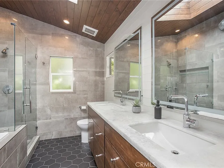 546 Temple Hills Dr — Photo 18