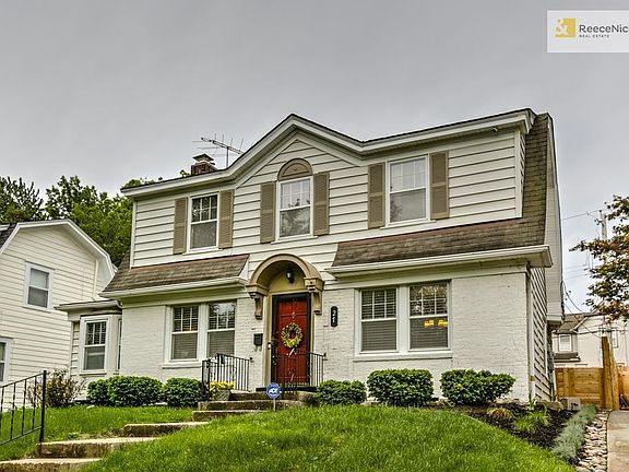 3 bedrooms, 1 1/2 baths and so much more.