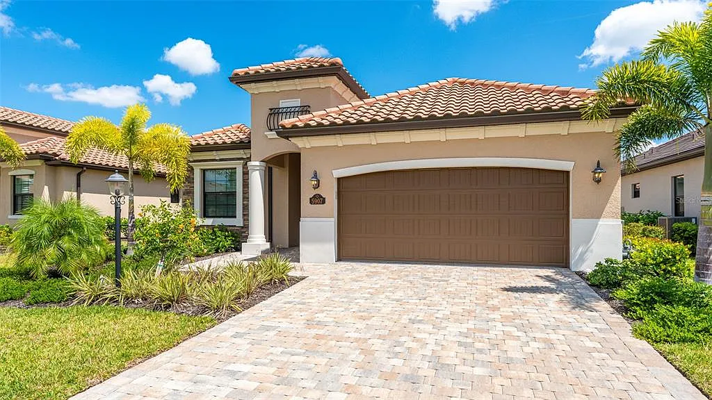 4 bed, 2.0 bath, 2246 sqft, $6,800 — Photo 3