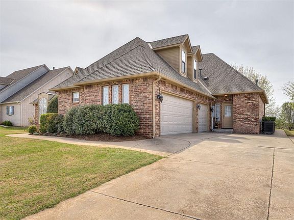 2nd image of 3912 SE 41st Pl