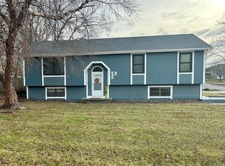 15627 Poplar St, Basehor, KS 66007