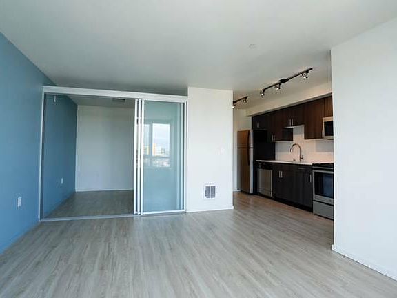 5th image of 801 E Thomas St #305