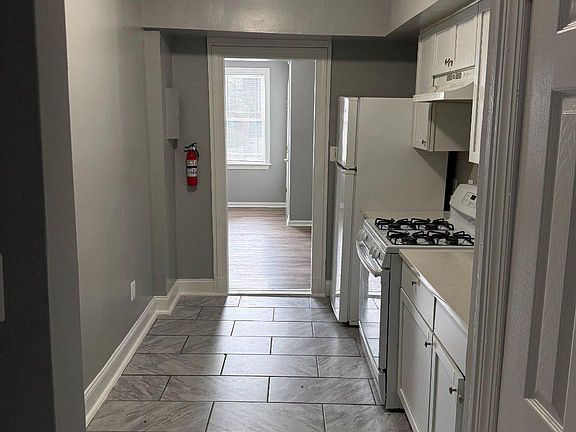 2nd image of 640 Girard St NE #1