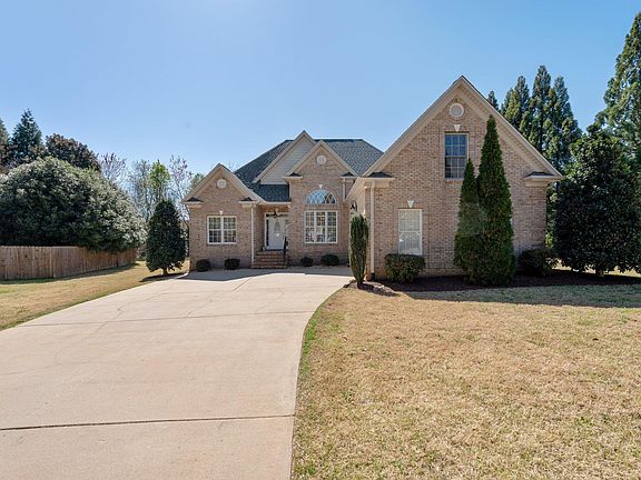 3rd image of 181 Bradford Crossing Dr