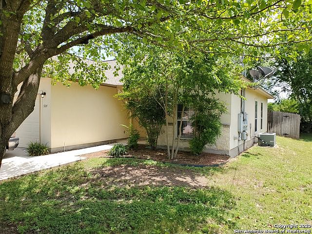 1st image of 924 Misty Acres Dr
