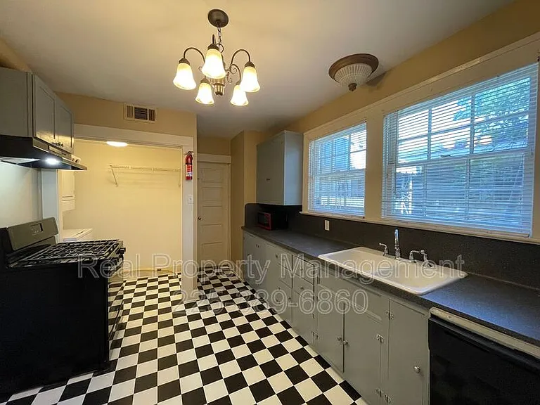 755 Arlington Ave — Photo 9