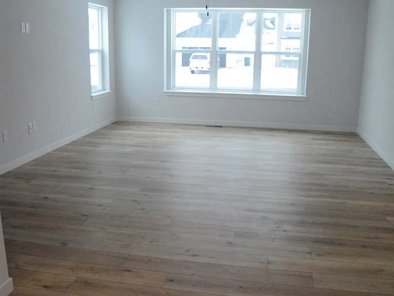 664 E Bluff Cir — Photo 7