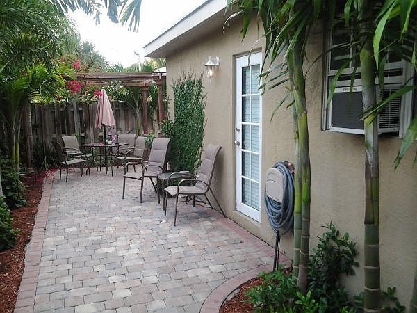 1st image of 1008 NW 11th Ct