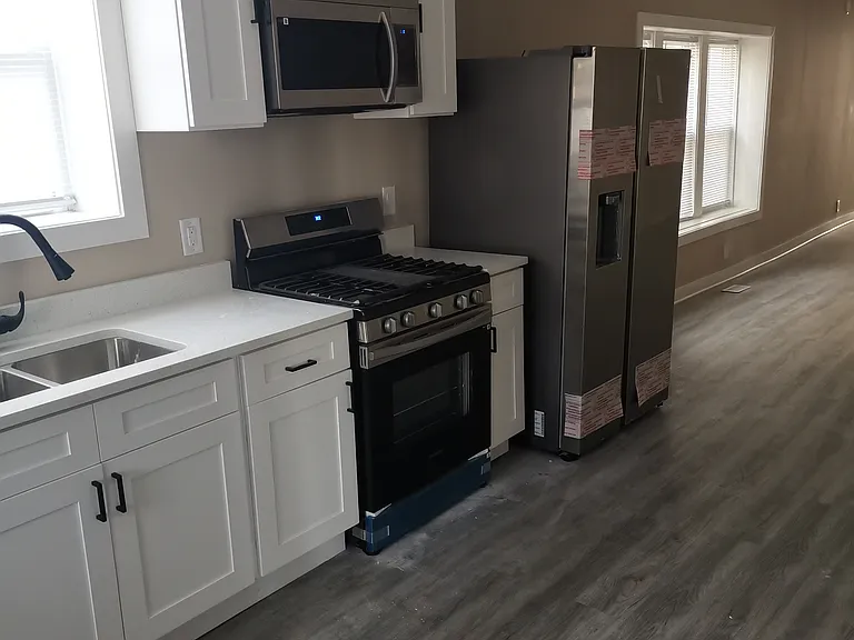 1665 Buena Vista Ave #2 — Photo 4