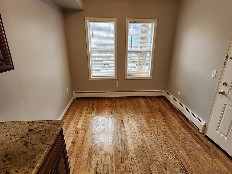 308 Ege Ave #AA — Photo 2