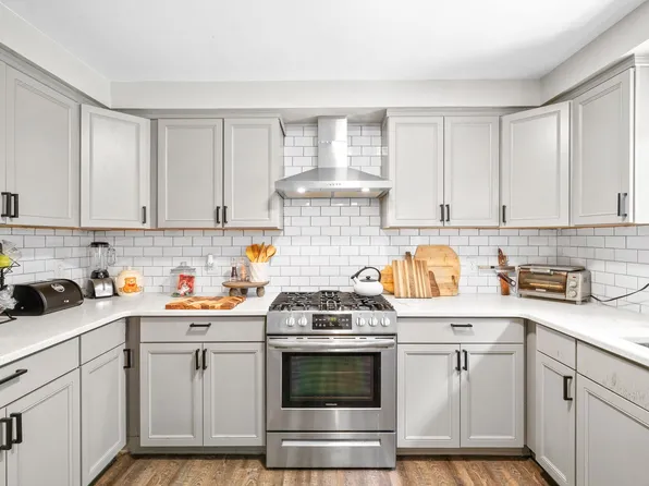 1555 Barrett Dr, Clarksville, TN 37043