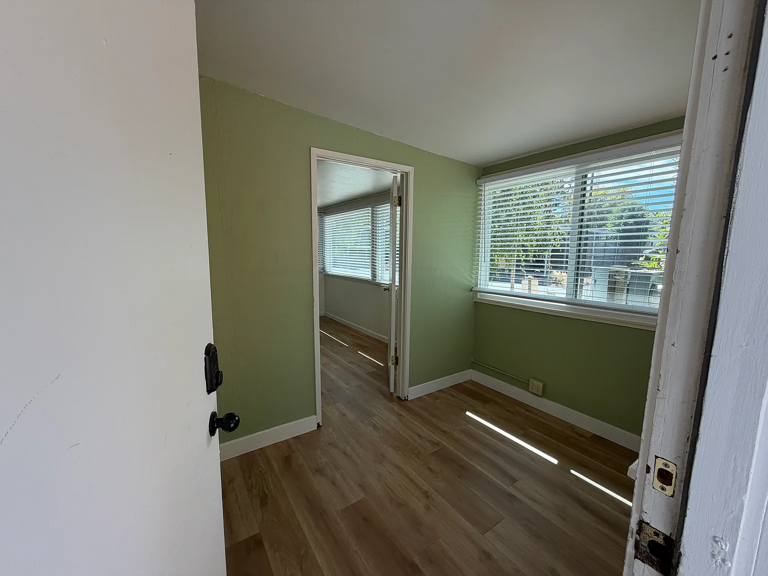 2 bed, 900 sqft, $3,200 — Photo 4