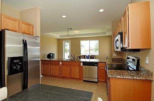 3rd image of 848 NW 204th St