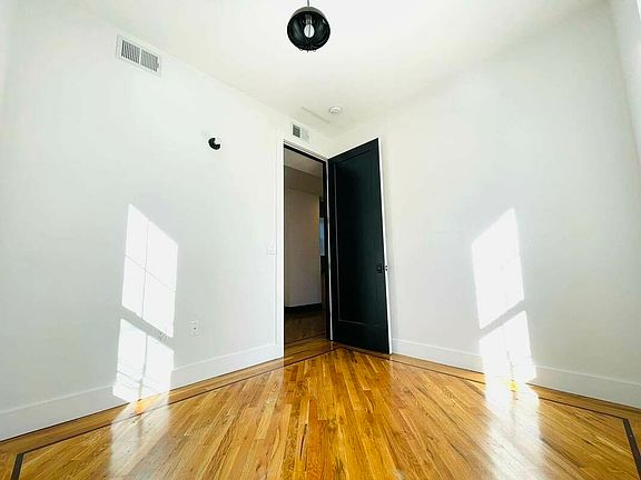 4th image of 276 E 23rd St #5F
