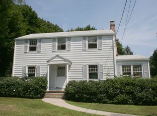 30 Beardsley Pkwy, Trumbull, CT 06611