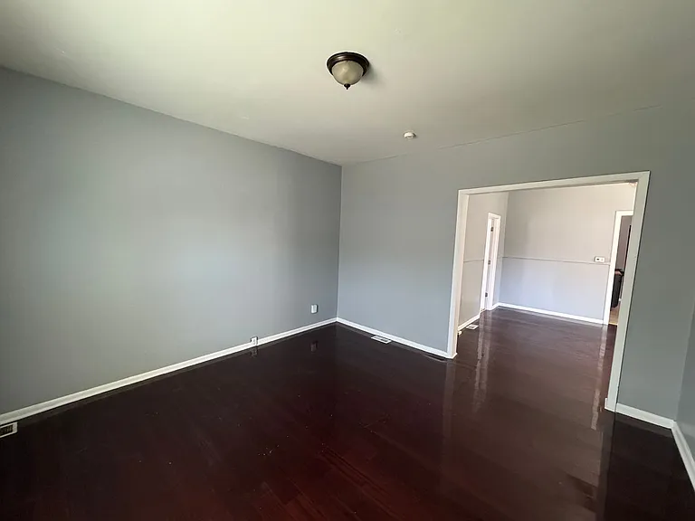 439 N Forest Ave — Photo 8