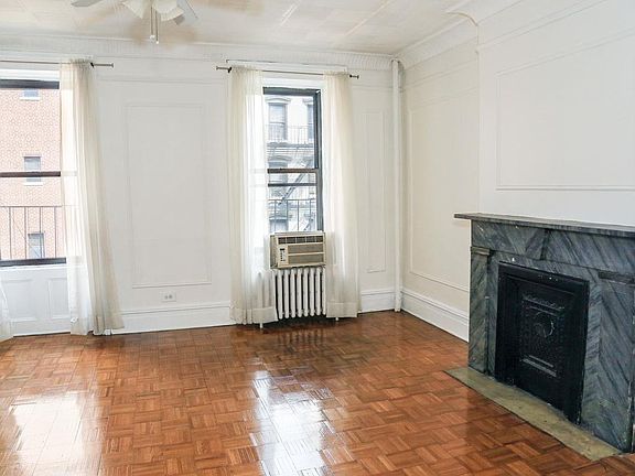 3rd image of 448 W 49th St APT 4B