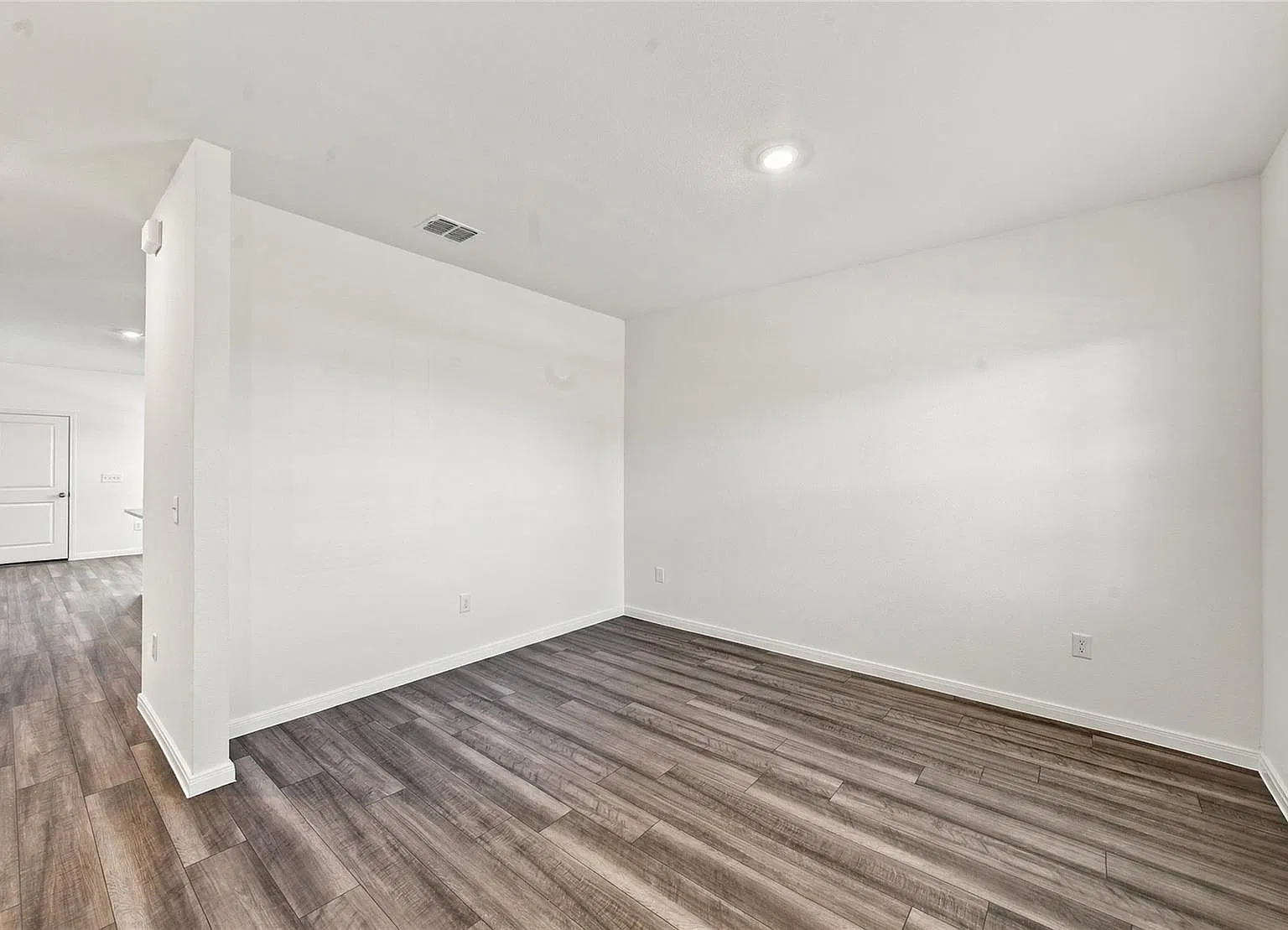 4 bed, 3.0 bath, 2226 sqft, $2,100 — Photo 3