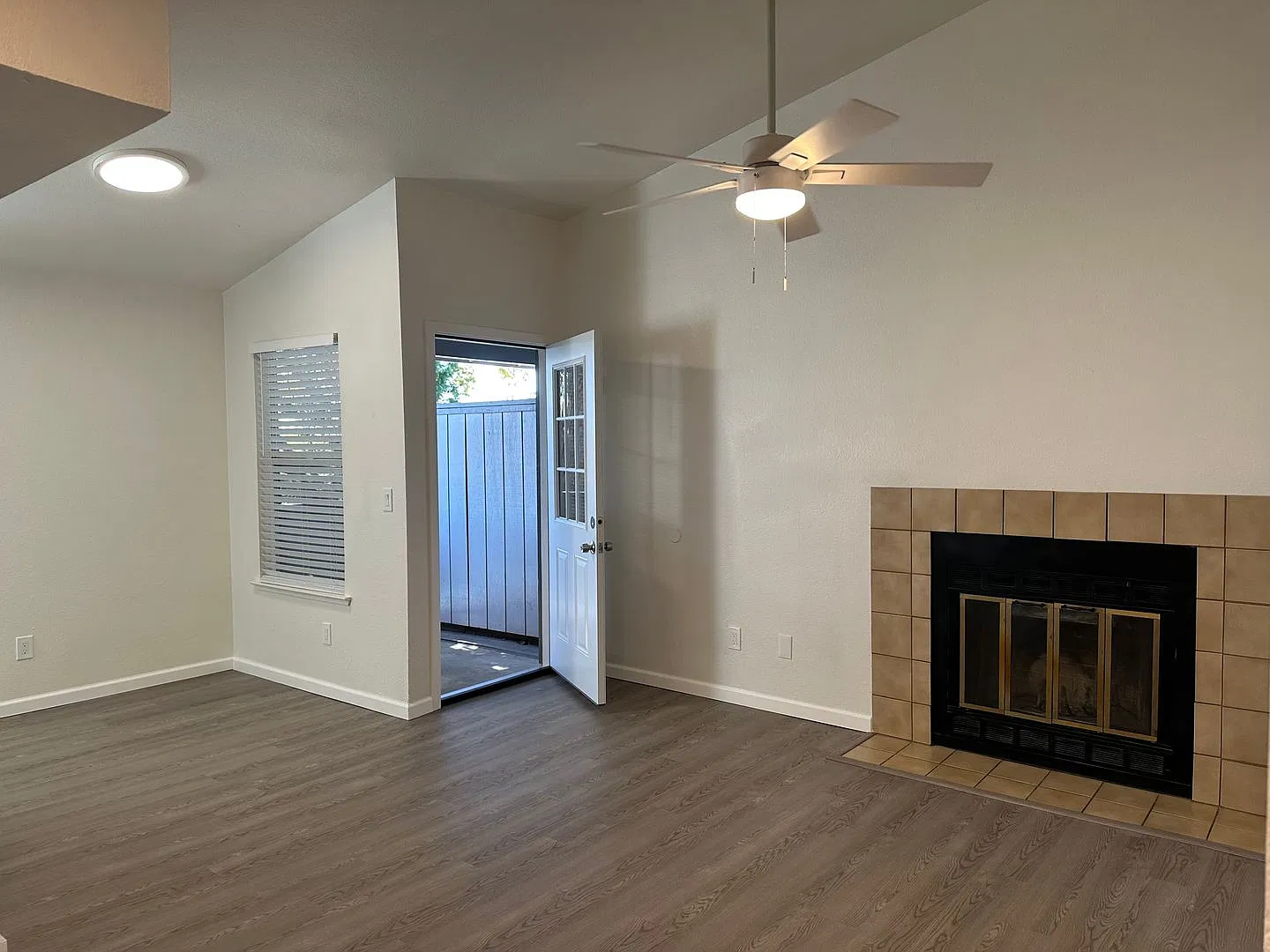 5840 Garfield Avenue — Photo 3