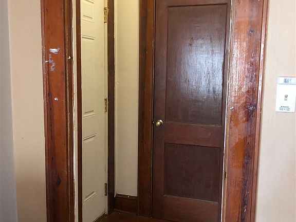 3rd image of 416 Kentucky Ave