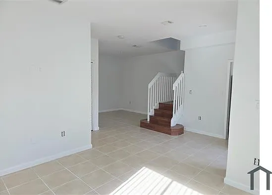 2876 SE 15th Rd — Photo 3