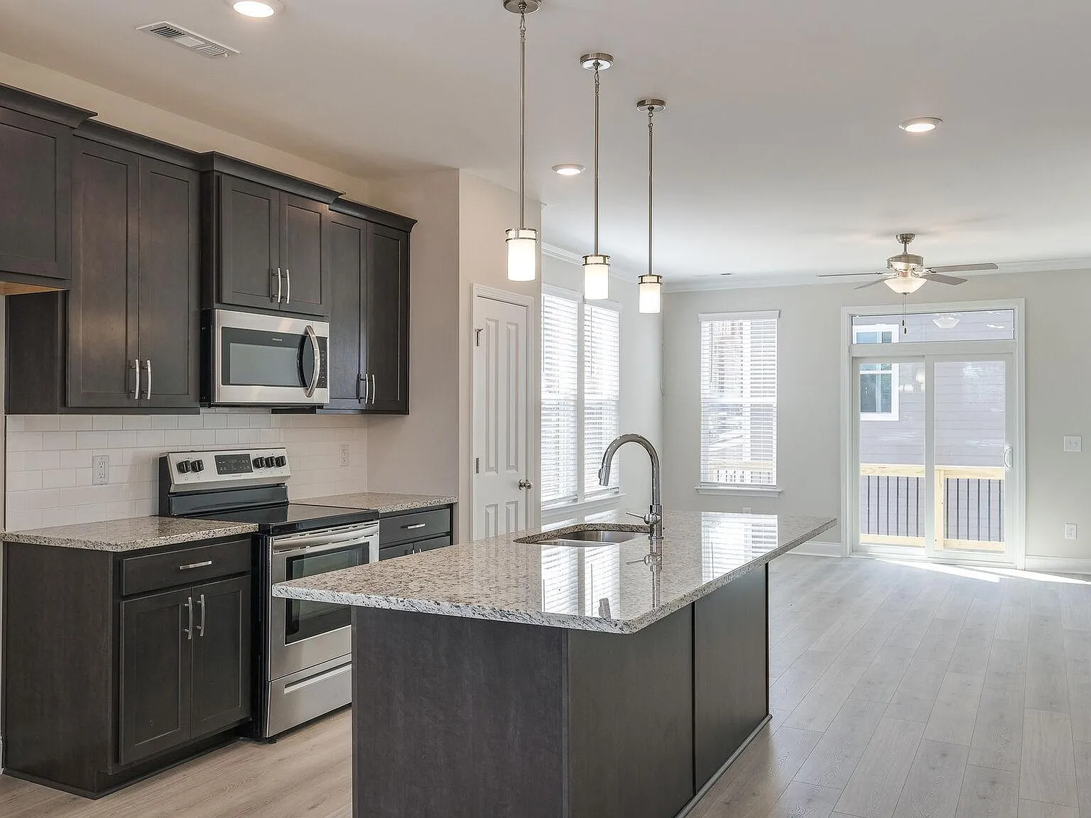 2 bed, 1392 sqft, $2,450 — Photo 2