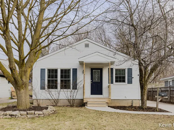 857 Carrier Creek Blvd NE, Grand Rapids, MI 49503