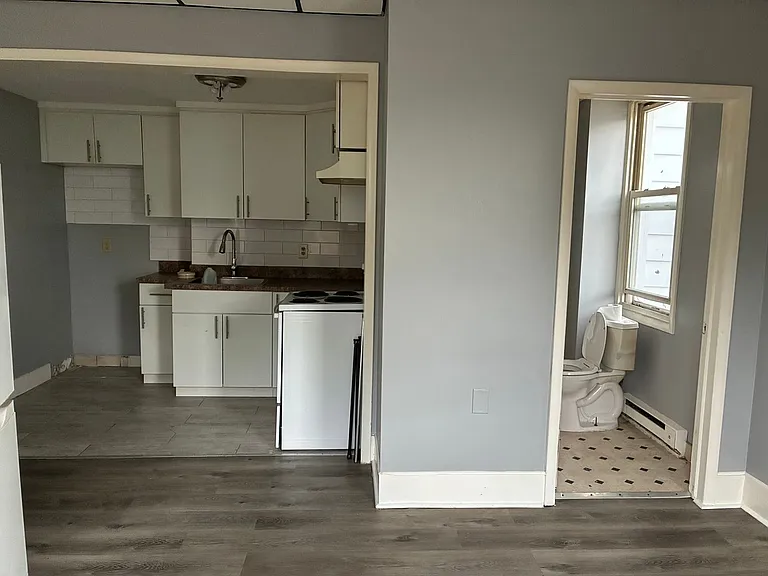 664 Mercer Ave — Photo 4