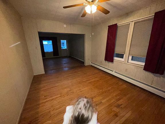 3rd image of 46 S Nicholas St #1