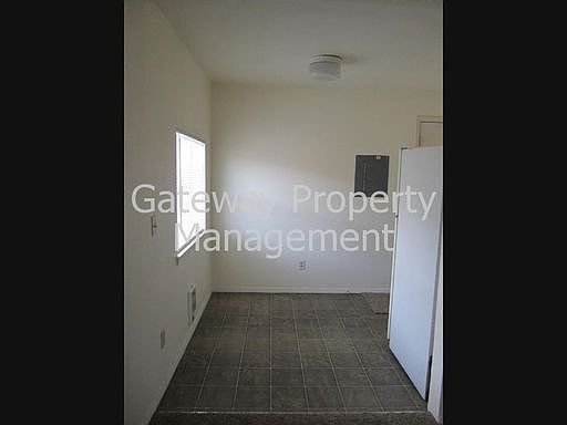 3rd image of 708 W Cota St #B
