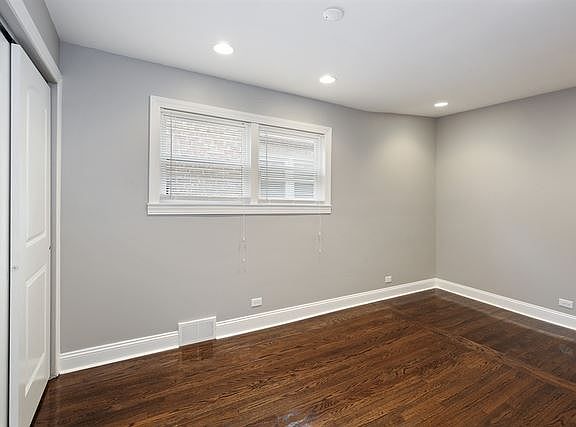 5th image of 9029 S Oglesby Ave