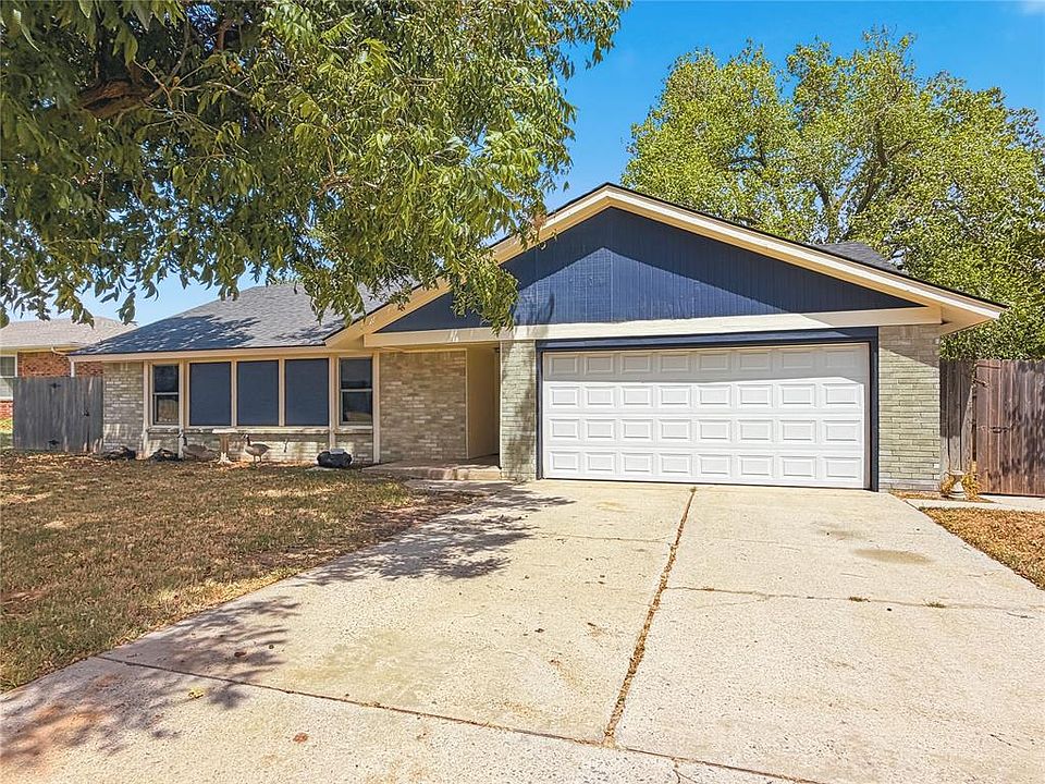 1st image of 504 SW 26th Pl