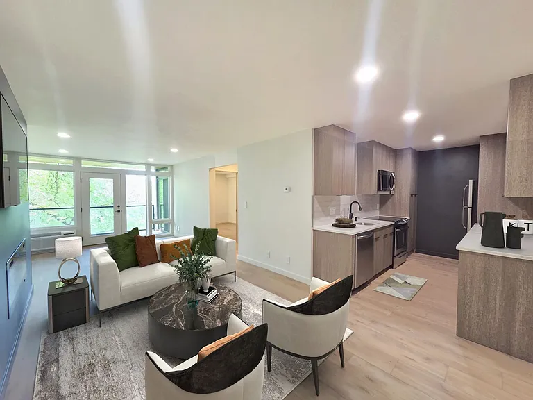 358 S Coeur D Alene St — Photo 3