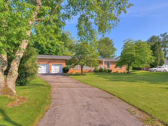 4th image of 50 Rosehill Dr