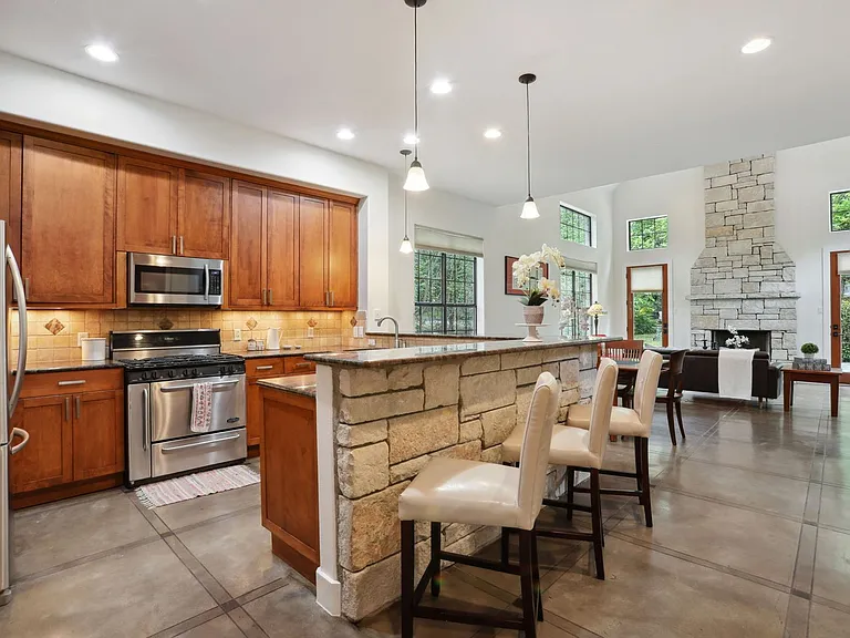 2309 Kinney Rd — Photo 9