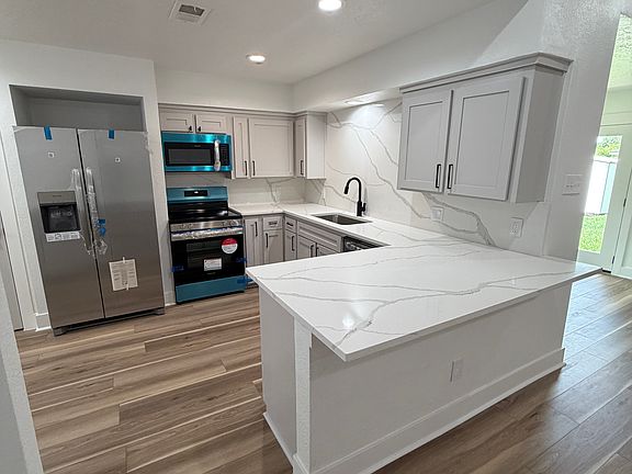 4th image of 362 Dawn Hill Dr