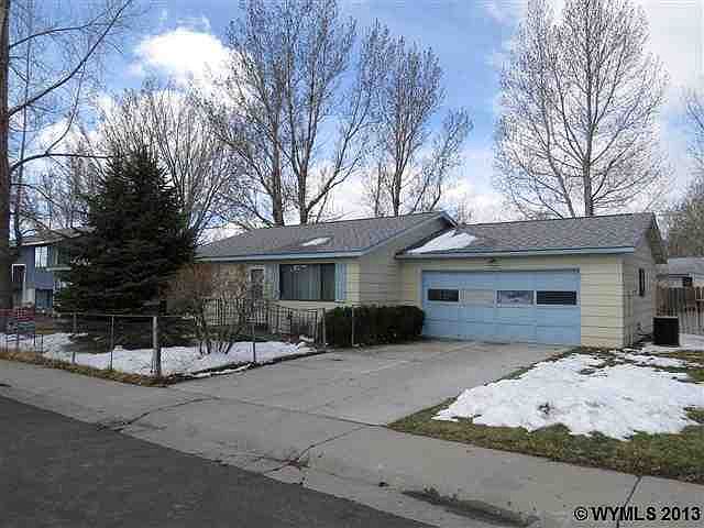 1st image of 408 Peak Dr