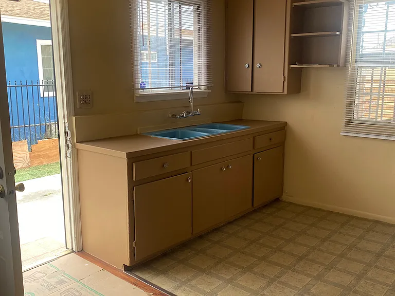 13113 Florwood Ave #1 — Photo 4