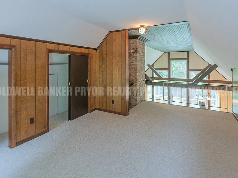 165 Lakeshore Ct — Photo 41