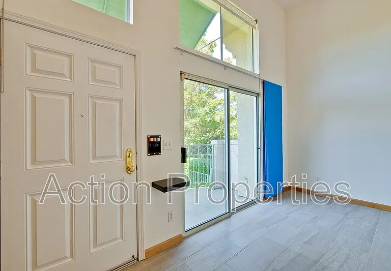 158 Holly Ct — Photo 3