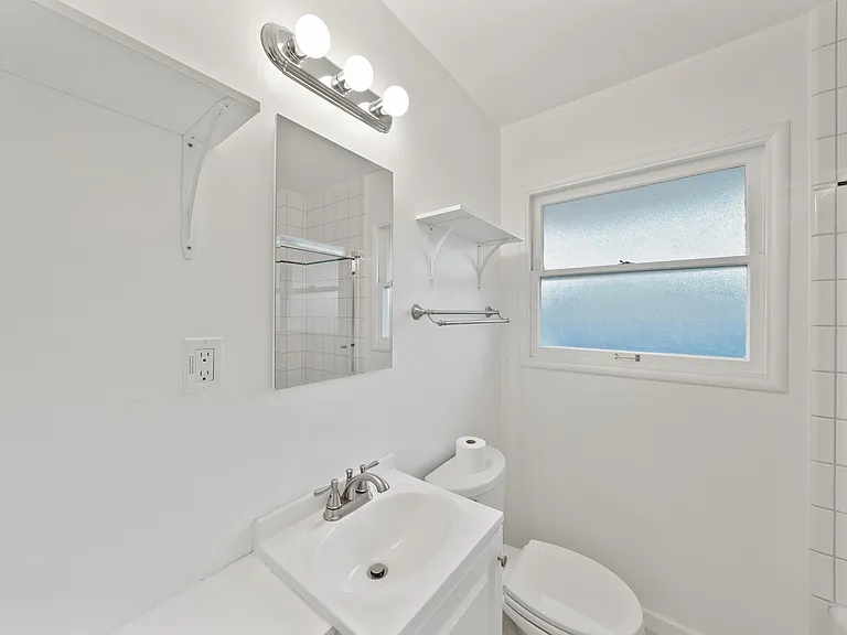 1921 Jardin Dr — Photo 11