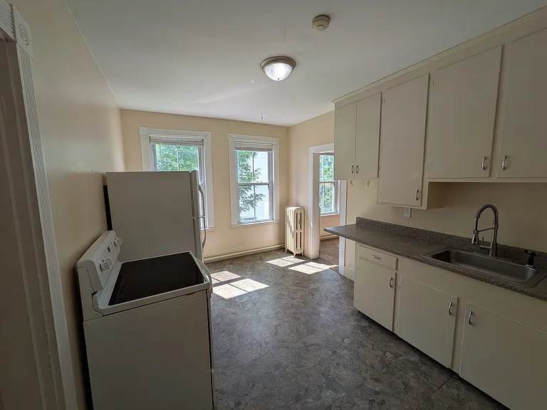 148 Main St #4 — Photo 9