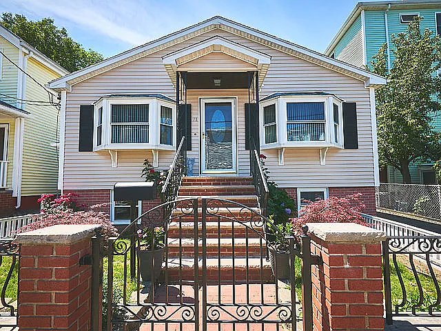 71 Oak St #71 — Photo 1