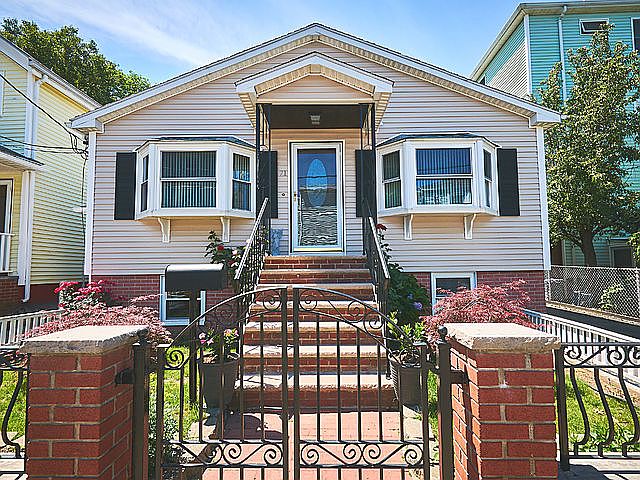 1st image of 71 Oak St #71