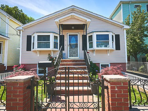 71 Oak St #71, Somerville, MA 02143