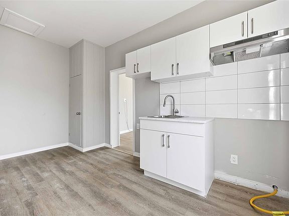 5th image of 131 Margaret Ave #5