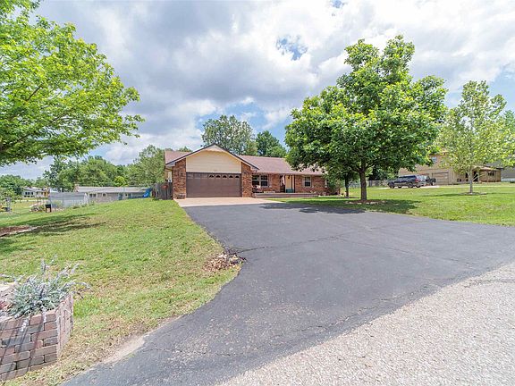 5th image of 702 S Boyer Rd